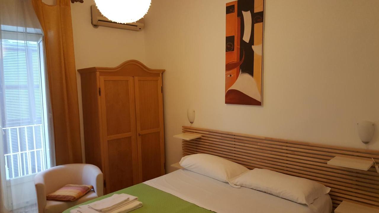 Bed And Breakfast I Vicoletti Di Napoli Екстериор снимка